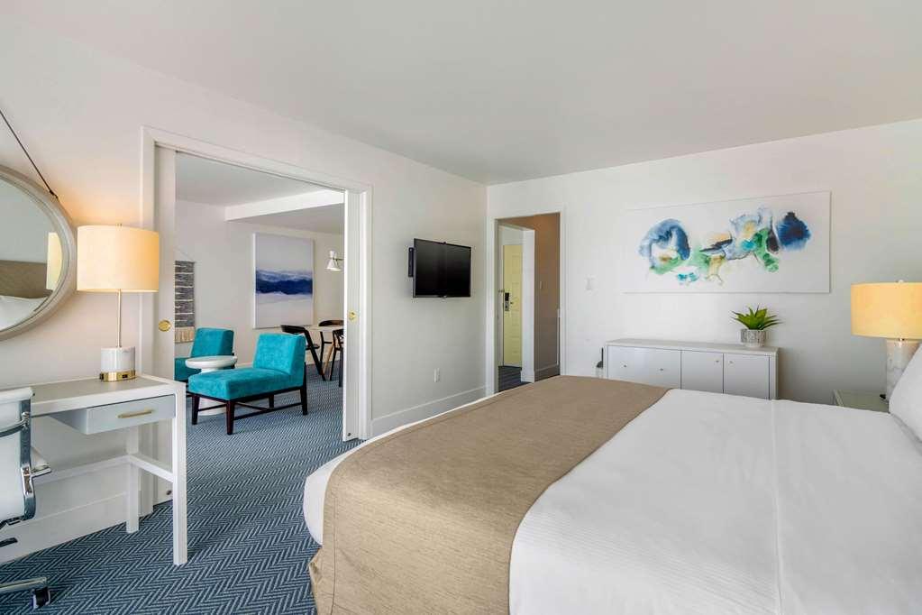 Bayside Oceanfront Resort Parksville Quarto foto